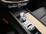 Volvo XC60 2.0 T6 Plug-in hybrid AWD Ultra Dark | Luchtvering | Panoramadak | Trekhaak | H&K | Memory |