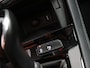 Opel Grandland X 1.2 Turbo Innovation Apple Carplay/Android Auto, Cruise control, Parkeersensor voor/achter, dodehoekdetectie, Verkeersbord detectie Een luxe en comfortabele SUV met een moderne uitstraling. Het interieur is ruim en praktisch, waardoor er voldoende plek is voor zowel passagiers als bagage. Met zijn zuinige 1.2 Turbo-motor