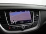 Opel Grandland X 1.2 Turbo Innovation Apple Carplay/Android Auto, Cruise control, Parkeersensor voor/achter, dodehoekdetectie, Verkeersbord detectie Een luxe en comfortabele SUV met een moderne uitstraling. Het interieur is ruim en praktisch, waardoor er voldoende plek is voor zowel passagiers als bagage. Met zijn zuinige 1.2 Turbo-motor