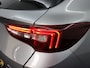 Opel Grandland X 1.2 Turbo Innovation Apple Carplay/Android Auto, Cruise control, Parkeersensor voor/achter, dodehoekdetectie, Verkeersbord detectie Een luxe en comfortabele SUV met een moderne uitstraling. Het interieur is ruim en praktisch, waardoor er voldoende plek is voor zowel passagiers als bagage. Met zijn zuinige 1.2 Turbo-motor