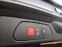Opel Grandland X 1.2 Turbo Innovation Apple Carplay/Android Auto, Cruise control, Parkeersensor voor/achter, dodehoekdetectie, Verkeersbord detectie Een luxe en comfortabele SUV met een moderne uitstraling. Het interieur is ruim en praktisch, waardoor er voldoende plek is voor zowel passagiers als bagage. Met zijn zuinige 1.2 Turbo-motor