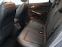Opel Grandland X 1.2 Turbo Innovation Apple Carplay/Android Auto, Cruise control, Parkeersensor voor/achter, dodehoekdetectie, Verkeersbord detectie Een luxe en comfortabele SUV met een moderne uitstraling. Het interieur is ruim en praktisch, waardoor er voldoende plek is voor zowel passagiers als bagage. Met zijn zuinige 1.2 Turbo-motor