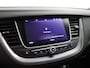 Opel Grandland X 1.2 Turbo Innovation Apple Carplay/Android Auto, Cruise control, Parkeersensor voor/achter, dodehoekdetectie, Verkeersbord detectie Een luxe en comfortabele SUV met een moderne uitstraling. Het interieur is ruim en praktisch, waardoor er voldoende plek is voor zowel passagiers als bagage. Met zijn zuinige 1.2 Turbo-motor