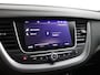 Opel Grandland X 1.2 Turbo Innovation Apple Carplay/Android Auto, Cruise control, Parkeersensor voor/achter, dodehoekdetectie, Verkeersbord detectie Een luxe en comfortabele SUV met een moderne uitstraling. Het interieur is ruim en praktisch, waardoor er voldoende plek is voor zowel passagiers als bagage. Met zijn zuinige 1.2 Turbo-motor