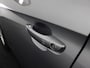 Opel Grandland X 1.2 Turbo Innovation Apple Carplay/Android Auto, Cruise control, Parkeersensor voor/achter, dodehoekdetectie, Verkeersbord detectie Een luxe en comfortabele SUV met een moderne uitstraling. Het interieur is ruim en praktisch, waardoor er voldoende plek is voor zowel passagiers als bagage. Met zijn zuinige 1.2 Turbo-motor