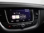 Opel Grandland X 1.2 Turbo Innovation Apple Carplay/Android Auto, Cruise control, Parkeersensor voor/achter, dodehoekdetectie, Verkeersbord detectie Een luxe en comfortabele SUV met een moderne uitstraling. Het interieur is ruim en praktisch, waardoor er voldoende plek is voor zowel passagiers als bagage. Met zijn zuinige 1.2 Turbo-motor