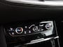 Opel Grandland X 1.2 Turbo Innovation Apple Carplay/Android Auto, Cruise control, Parkeersensor voor/achter, dodehoekdetectie, Verkeersbord detectie Een luxe en comfortabele SUV met een moderne uitstraling. Het interieur is ruim en praktisch, waardoor er voldoende plek is voor zowel passagiers als bagage. Met zijn zuinige 1.2 Turbo-motor