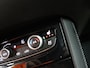 Opel Grandland X 1.2 Turbo Innovation Apple Carplay/Android Auto, Cruise control, Parkeersensor voor/achter, dodehoekdetectie, Verkeersbord detectie Een luxe en comfortabele SUV met een moderne uitstraling. Het interieur is ruim en praktisch, waardoor er voldoende plek is voor zowel passagiers als bagage. Met zijn zuinige 1.2 Turbo-motor