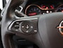 Opel Grandland X 1.2 Turbo Innovation Apple Carplay/Android Auto, Cruise control, Parkeersensor voor/achter, dodehoekdetectie, Verkeersbord detectie Een luxe en comfortabele SUV met een moderne uitstraling. Het interieur is ruim en praktisch, waardoor er voldoende plek is voor zowel passagiers als bagage. Met zijn zuinige 1.2 Turbo-motor