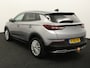 Opel Grandland X 1.2 Turbo Innovation Apple Carplay/Android Auto, Cruise control, Parkeersensor voor/achter, dodehoekdetectie, Verkeersbord detectie Een luxe en comfortabele SUV met een moderne uitstraling. Het interieur is ruim en praktisch, waardoor er voldoende plek is voor zowel passagiers als bagage. Met zijn zuinige 1.2 Turbo-motor