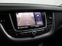 Opel Grandland X 1.2 Turbo Innovation Apple Carplay/Android Auto, Cruise control, Parkeersensor voor/achter, dodehoekdetectie, Verkeersbord detectie Een luxe en comfortabele SUV met een moderne uitstraling. Het interieur is ruim en praktisch, waardoor er voldoende plek is voor zowel passagiers als bagage. Met zijn zuinige 1.2 Turbo-motor