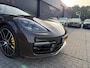 Porsche Panamera 2.9 4 E-Hybrid Platinum Edition | 2E EIGENAAR | 3/6/12MND GARANTIE | ACC | PANO | HUD | CARPLAY | SFEER | 360 CAMERA | BOMVOL | SOFTCLOSE |