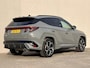Hyundai Tucson 1.6 T-GDI PHEV N Line Sky 4WD / Dealer onderhouden / Accu SoH 100 % / Panorama schuifdak / Elektrische stoelen en klep / Stoelventilatie / Stuur-, stoel- & achterbankverwarming / HUD / Apple Carplay Android / 19" LM wielen & All Season banden /