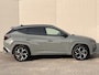 Hyundai Tucson 1.6 T-GDI PHEV N Line Sky 4WD / Dealer onderhouden / Accu SoH 100 % / Panorama schuifdak / Elektrische stoelen en klep / Stoelventilatie / Stuur-, stoel- & achterbankverwarming / HUD / Apple Carplay Android / 19" LM wielen & All Season banden /