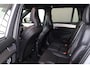 Volvo XC90 T8 Recharge AWD Ultra Black Edition - Panorama/schuifdak - IntelliSafe Assist & Surround - 360º Camera - Bowers & Wilkins audio - Adaptieve LED koplampen - Verwarmde voorstoelen, stuur & achterbank - Parkeersensoren voor & achter - Elektr. bedienb. voorstoelen met geheugen - Head up display - Draadloze tel. lader - Extra getint glas - 22' LMV