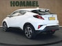 Toyota C-HR / C-HR+ 1.8 Hybrid Dynamic - ORIGINEEL NEDERLANDSE AUTO - AFKOMSTIG VAN 1E EIGENAAR - NAVIGATIE - 18 INCH LICHT METALEN VELGEN - CAMERA - ADAPTIEVE CRUISE CONTROL - DODEHOEK DETECTIE - CLIMATE CONTROL - PARKEERSENSOREN VOOR/ ACHTER - APPLE CARPLAY/ ANDROID AUTO - DAB AUDIO - KEYLESS ENTRY/ START - PASSAGIERSSTOEL IN HOOGTE VERSTELBAAR