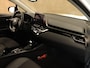 Toyota C-HR / C-HR+ 1.8 Hybrid Dynamic - ORIGINEEL NEDERLANDSE AUTO - AFKOMSTIG VAN 1E EIGENAAR - NAVIGATIE - 18 INCH LICHT METALEN VELGEN - CAMERA - ADAPTIEVE CRUISE CONTROL - DODEHOEK DETECTIE - CLIMATE CONTROL - PARKEERSENSOREN VOOR/ ACHTER - APPLE CARPLAY/ ANDROID AUTO - DAB AUDIO - KEYLESS ENTRY/ START - PASSAGIERSSTOEL IN HOOGTE VERSTELBAAR