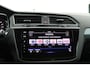 Volkswagen Tiguan 1.5 TSI Active | Trekhaak | Camera | Navigatie | Stoel/Stuur Verwarming | Digitaal Dashboard | LED | Dodehoek Detectie | Adaptive Cruise