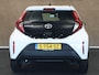 Toyota Aygo X 1.0 VVT-i MT Play - ORIGINEEL NEDERLANDSE AUTO - AIRCO - ADAPTIEVE CRUISE CONTROL - APPLE CARPLAY/ ANDROID AUTO - 17 INCH WIELEN - ELEKTRISCHE RAMEN VOOR - DAB AUDIO - VERKEERSBORDHERKENNING
