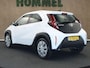Toyota Aygo X 1.0 VVT-i MT Play - ORIGINEEL NEDERLANDSE AUTO - AIRCO - ADAPTIEVE CRUISE CONTROL - APPLE CARPLAY/ ANDROID AUTO - 17 INCH WIELEN - ELEKTRISCHE RAMEN VOOR - DAB AUDIO - VERKEERSBORDHERKENNING