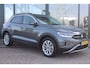 Volkswagen T-Roc 1.5 TSI Life Edition 150PK TREKHAAK | Achteruitrijcamera | Airco | Cruise control adaptief
