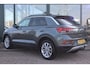 Volkswagen T-Roc 1.5 TSI Life Edition 150PK TREKHAAK | Achteruitrijcamera | Airco | Cruise control adaptief
