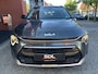 Kia Niro Hybrid 1.6 GDi DynamicLine // DEALER ONDERHOUDEN // ELEK. STOEL // KEYLESS // NAVI + CARPLAY // STOEL + STUURWIELVERWARMING // PDC // CAMERA // HALF-LEDER
