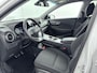 Hyundai Kona Electric EV Fashion 64 kWh | SoH 95,5% | WLTP 484km | Warmtepomp | 3-fasen | Dodehoek | Head-up display | Navigatie | Camera |