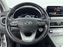 Hyundai Kona Electric EV Fashion 64 kWh | SoH 95,5% | WLTP 484km | Warmtepomp | 3-fasen | Dodehoek | Head-up display | Navigatie | Camera |