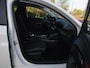 Peugeot e-208 EV Pack 50 kWh | Apple Carplay | Parkeersensoren | Navi | Cruise Control | NL-Auto |