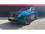 Peugeot E-3008 GT Long Range 230 97 kWh | Trekhaak | Apple Carplay/Android Auto | Navigatie | Adaptieve Cruise | Warmtepomp | Camera | 20'' L.M. | | 11 kW lader | 20"LM-Velgen | Achterbank in delen neerklapbaar