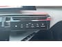 Peugeot E-3008 GT Long Range 230 97 kWh | Trekhaak | Apple Carplay/Android Auto | Navigatie | Adaptieve Cruise | Warmtepomp | Camera | 20'' L.M. | | 11 kW lader | 20"LM-Velgen | Achterbank in delen neerklapbaar