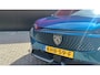 Peugeot E-3008 GT Long Range 230 97 kWh | Trekhaak | Apple Carplay/Android Auto | Navigatie | Adaptieve Cruise | Warmtepomp | Camera | 20'' L.M. | | 11 kW lader | 20"LM-Velgen | Achterbank in delen neerklapbaar