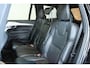 Volvo XC90 T8 Recharge AWD R-Design | Parkeerverwarming | Bowers & Wilkins Premium Audio | Longe Range | Stoelventilatie | 360° Parkeercamera | Panoramadak | Parkeersensoren voor + achter | Massage in voorstoelen | 22''Lichtmetalen velgen | Dealeronderhouden |