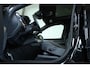 Volvo XC90 T8 Recharge AWD R-Design | Parkeerverwarming | Bowers & Wilkins Premium Audio | Longe Range | Stoelventilatie | 360° Parkeercamera | Panoramadak | Parkeersensoren voor + achter | Massage in voorstoelen | 22''Lichtmetalen velgen | Dealeronderhouden |