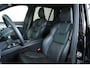Volvo XC90 T8 Recharge AWD R-Design | Parkeerverwarming | Bowers & Wilkins Premium Audio | Longe Range | Stoelventilatie | 360° Parkeercamera | Panoramadak | Parkeersensoren voor + achter | Massage in voorstoelen | 22''Lichtmetalen velgen | Dealeronderhouden |