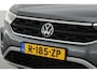 Volkswagen T-Roc 1.5 TSI 150pk DSG | Rijklaar! | Adapt. Cruise | Trekhaak | All Seasons | NAV + CarPlay | Stoelverw. S