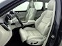 Volvo XC60 2.0 T6 Plug-in hybrid AWD Ultimate Bright 350PK | Schuif-/Kanteldak | Harman Kardon Audio | Stoelventilatie | Massagestoelen | 360 Camera | 21'' Inch Velgen | Apple CarPlay & Android Auto