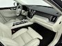 Volvo XC60 2.0 T6 Plug-in hybrid AWD Ultimate Bright 350PK | Schuif-/Kanteldak | Harman Kardon Audio | Stoelventilatie | Massagestoelen | 360 Camera | 21'' Inch Velgen | Apple CarPlay & Android Auto