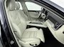 Volvo XC60 2.0 T6 Plug-in hybrid AWD Ultimate Bright 350PK | Schuif-/Kanteldak | Harman Kardon Audio | Stoelventilatie | Massagestoelen | 360 Camera | 21'' Inch Velgen | Apple CarPlay & Android Auto