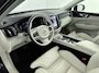 Volvo XC60 2.0 T6 Plug-in hybrid AWD Ultimate Bright 350PK | Schuif-/Kanteldak | Harman Kardon Audio | Stoelventilatie | Massagestoelen | 360 Camera | 21'' Inch Velgen | Apple CarPlay & Android Auto