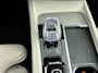 Volvo XC60 2.0 T6 Plug-in hybrid AWD Ultimate Bright 350PK | Schuif-/Kanteldak | Harman Kardon Audio | Stoelventilatie | Massagestoelen | 360 Camera | 21'' Inch Velgen | Apple CarPlay & Android Auto