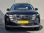 Hyundai Tucson 1.6 T-GDI PHEV Premium Sky 4WD / Dealer onderhouden / All season banden / Glazen schuif- en kanteldak / Head Up Display / Trekgewicht 1210 kg / Stuur- Stoel & Achterbankverwarming / Achteruitrijcamera / Stoelventilatie /