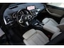 BMW X3 xDrive30e Luxury | Pano | Leer | BLIS | Sfeer | Stoel + Stuurverwarming | 360 camera | HuD | BMW Individual