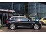 BMW X3 xDrive30e Luxury | Pano | Leer | BLIS | Sfeer | Stoel + Stuurverwarming | 360 camera | HuD | BMW Individual