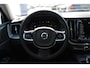 Volvo XC60 T6 Plug-in hybrid AWD Plus Dark Long range / Adaptieve cruise control / Panoramadak / Apple carplay / Parkeersensoren met 360 camera / Elektrische achterklep / Elektrische stoelen met geheugen / Stoel en stuurwielverwarming