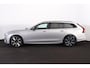 Volvo V90 T6 Recharge AWD Plus Dark - IntelliSafe Assist & Surround - 360º Camera - Adaptieve LED koplampen - Verwarmde voorstoelen, stuur & achterbank - Parkeersensoren voor & achter - Elektr. bedienb. voorstoelen met geheugen - Extra getint glas - Inklapbare trekhaak - 19' LMV
