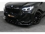 BMW X1 xDrive30e M Sport / Maxton Design Bodykit V.2 / Panoramadak / Elektr. verstelbare voorstoel met memory (links) / Harman Kardon / Rondomzichtcamera / HUD / Apple Carplay - Android Auto / Stoelverwarming / Achteruitrijcamera / LED koplampen / Dodehoek detectie / Sportstoelen