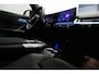 BMW X1 xDrive30e M Sport / Maxton Design Bodykit V.2 / Panoramadak / Elektr. verstelbare voorstoel met memory (links) / Harman Kardon / Rondomzichtcamera / HUD / Apple Carplay - Android Auto / Stoelverwarming / Achteruitrijcamera / LED koplampen / Dodehoek detectie / Sportstoelen