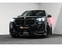 BMW X1 xDrive30e M Sport / Maxton Design Bodykit V.2 / Panoramadak / Elektr. verstelbare voorstoel met memory (links) / Harman Kardon / Rondomzichtcamera / HUD / Apple Carplay - Android Auto / Stoelverwarming / Achteruitrijcamera / LED koplampen / Dodehoek detectie / Sportstoelen